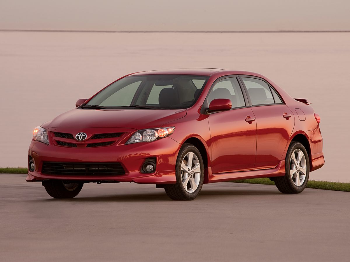 2013 Toyota Corolla LE's photo