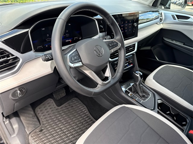 2025 Volkswagen Taos SE photo 28