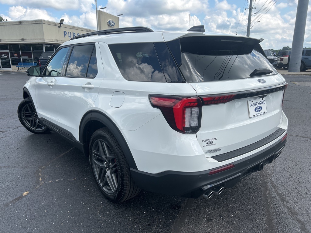 2025 Ford Explorer ST photo 5