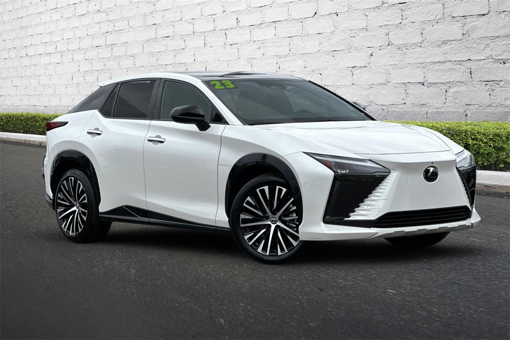 2023 Lexus RZ 450e Luxury photo 2