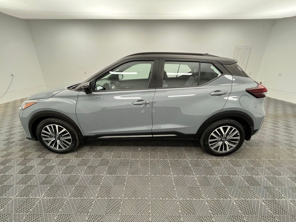 2023 Nissan Kicks SR photo 5