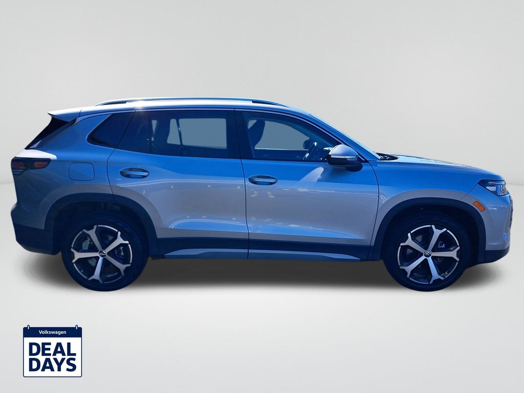 2025 Volkswagen Tiguan SE photo 2