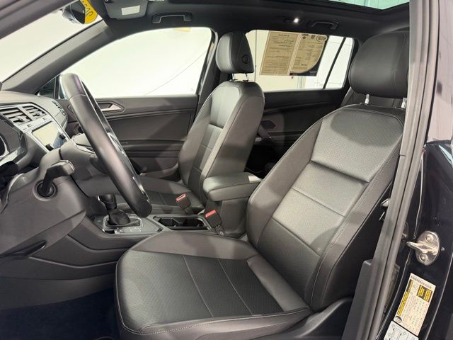 2020 Volkswagen Tiguan SE R-Line Black photo 17