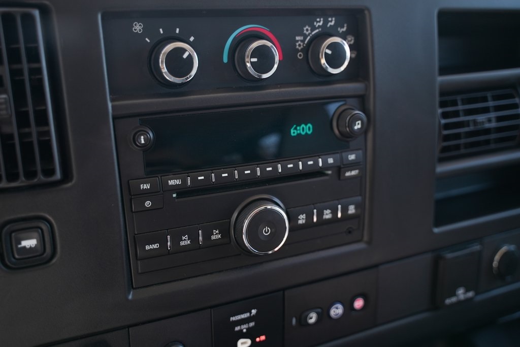 2017 Chevrolet Express 3500 LT photo 18