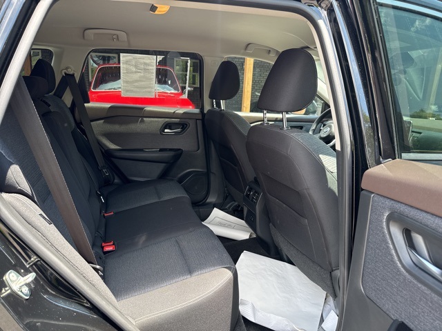 2021 Nissan Rogue SV photo 12