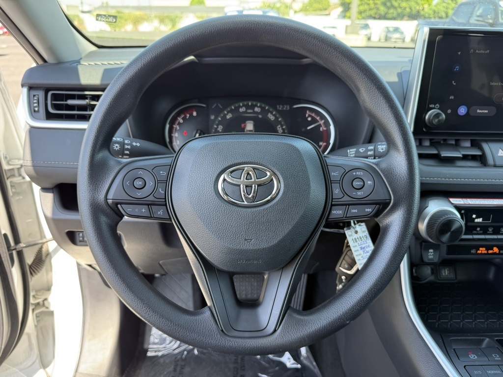 2025 Toyota RAV4 LE photo 22
