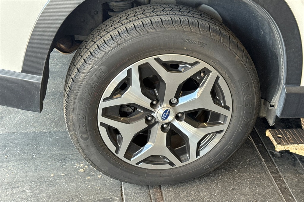 2021 Subaru Forester Premium photo 4
