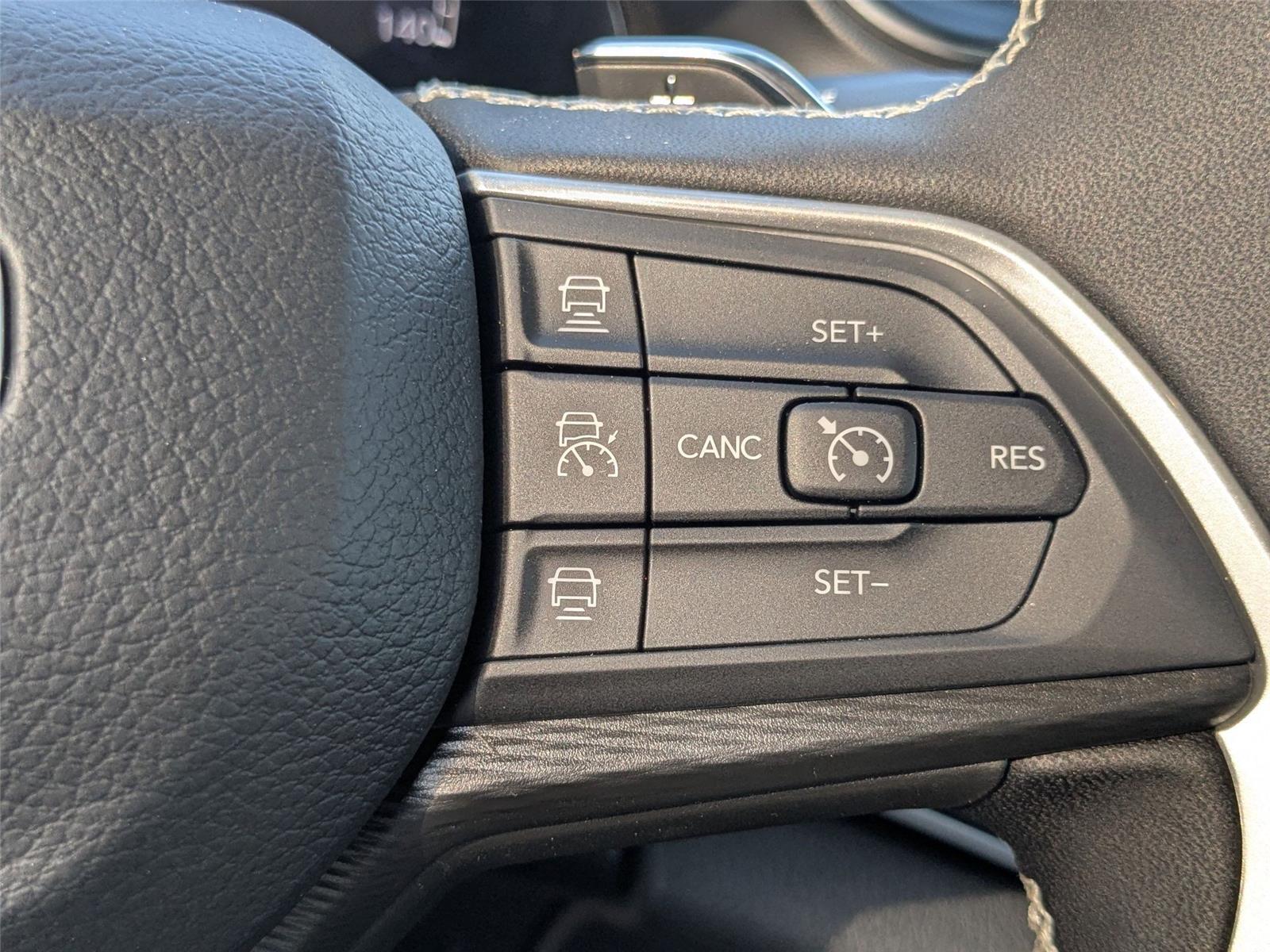 2025 Jeep Grand Cherokee Altitude photo 13