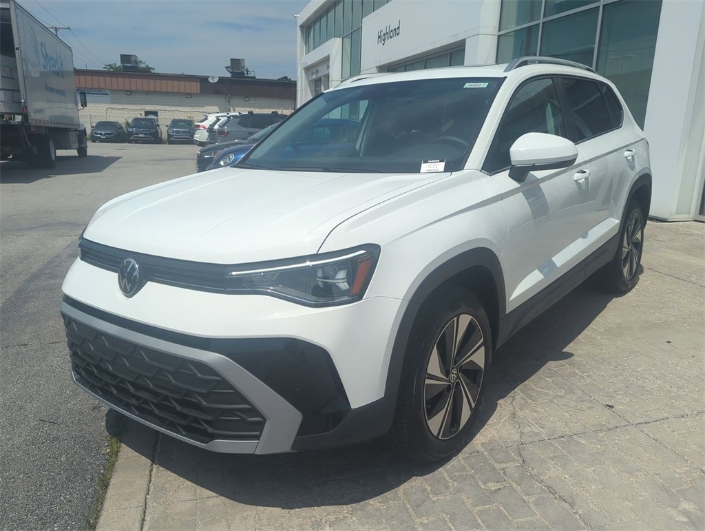 2025 Volkswagen Taos SE photo 4