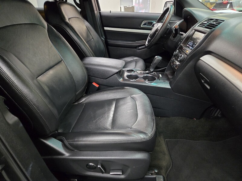 2016 Ford Explorer XLT photo 14