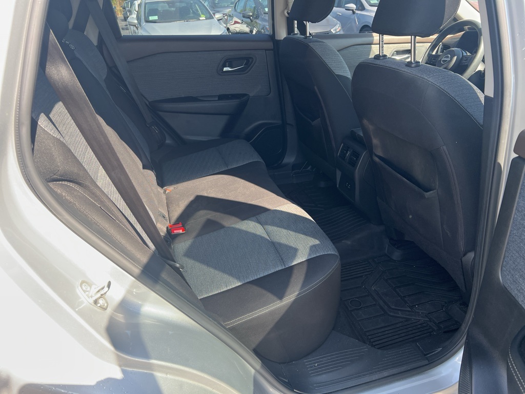 2022 Nissan Rogue SV photo 10