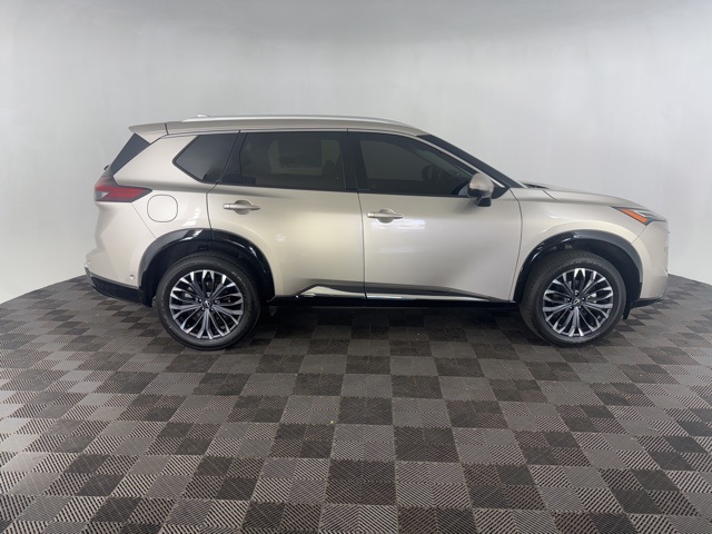 2024 Nissan Rogue Platinum photo 4