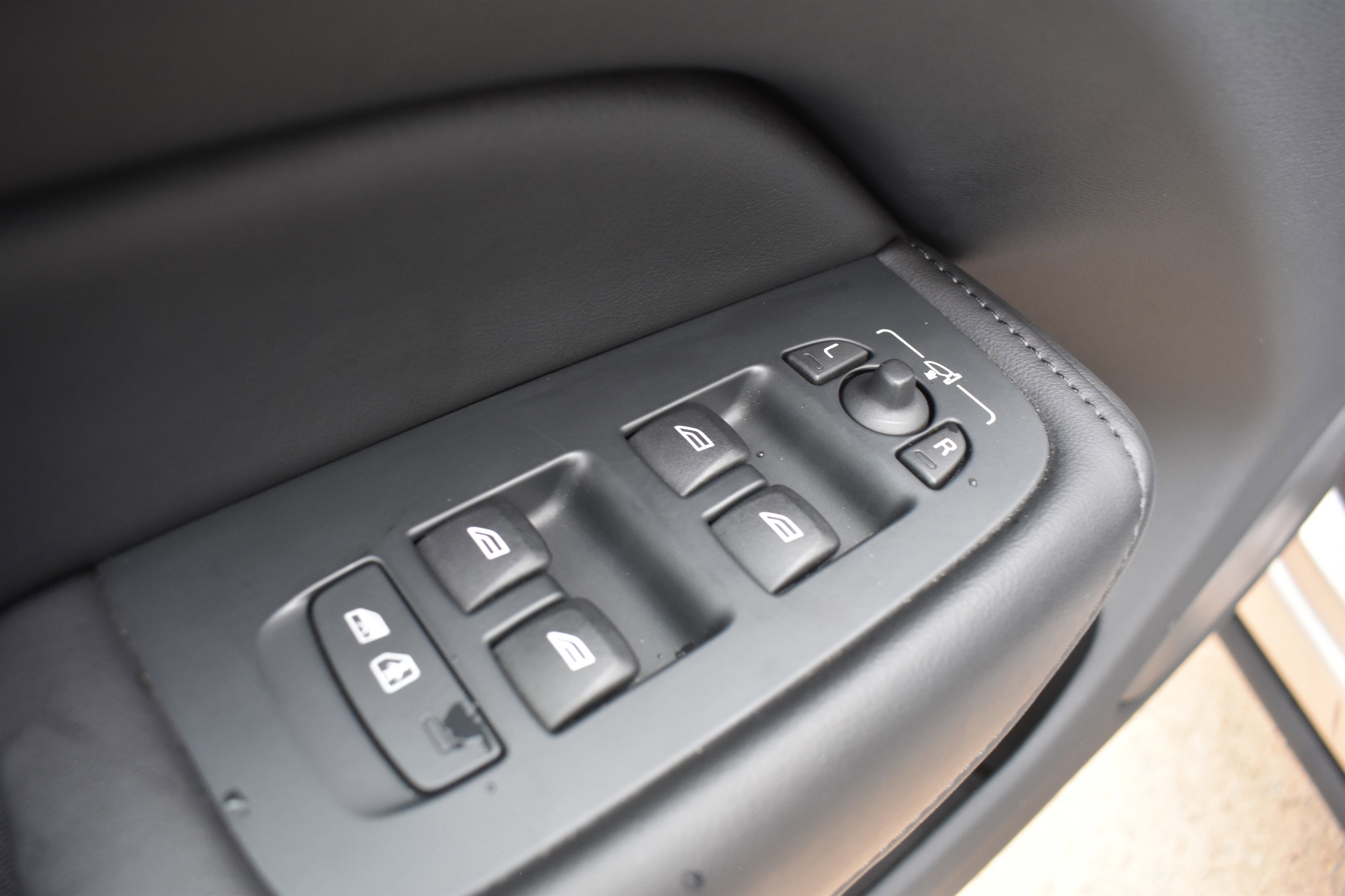 2023 Volvo XC60 B5 Plus photo 5