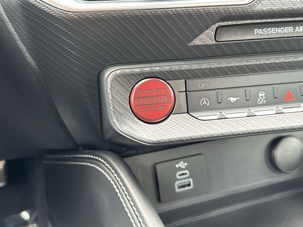 2025 Ford Mustang GT Premium photo 17