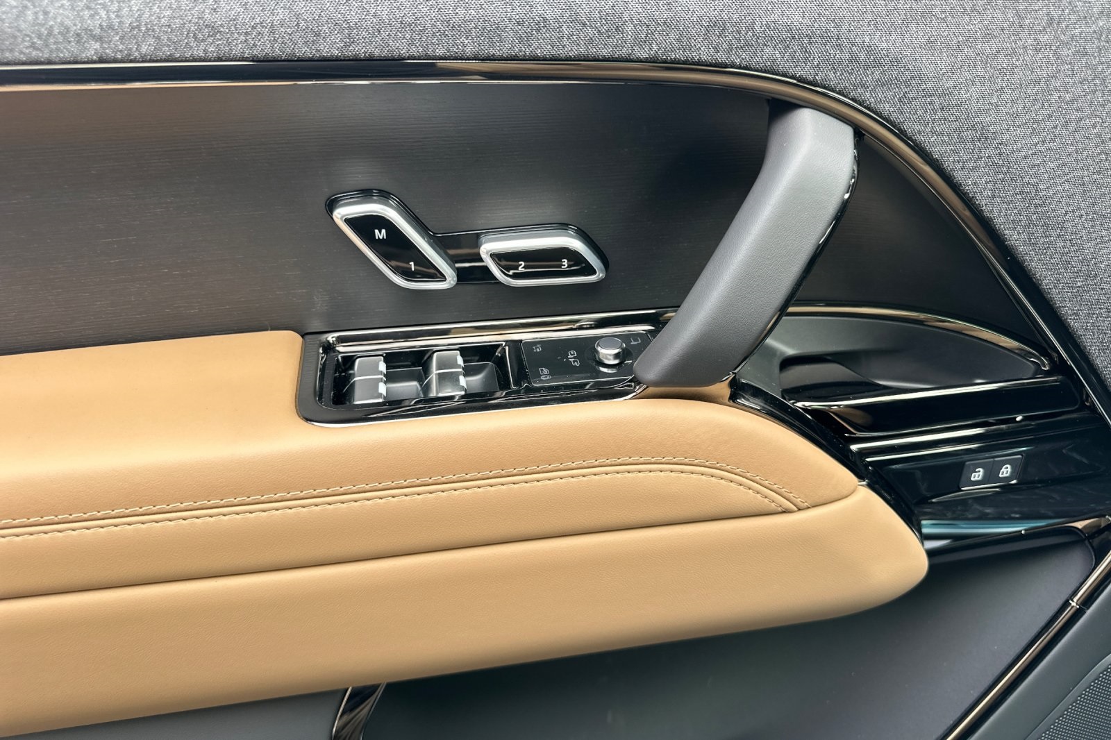 2025 Land Rover Range Rover Sport SE photo 10