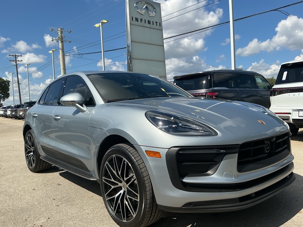 2024 Porsche Macan Base photo 3