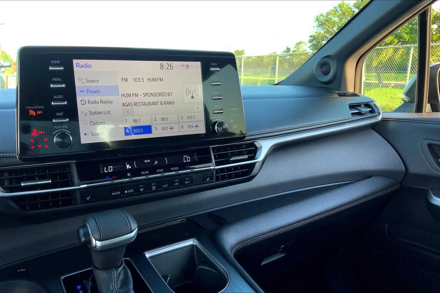 2023 Toyota Sienna Woodland Edition photo 33
