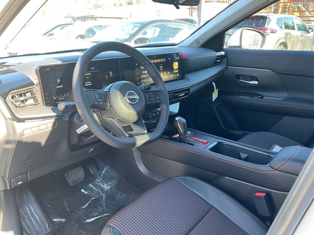 2025 Nissan Kicks SR photo 10