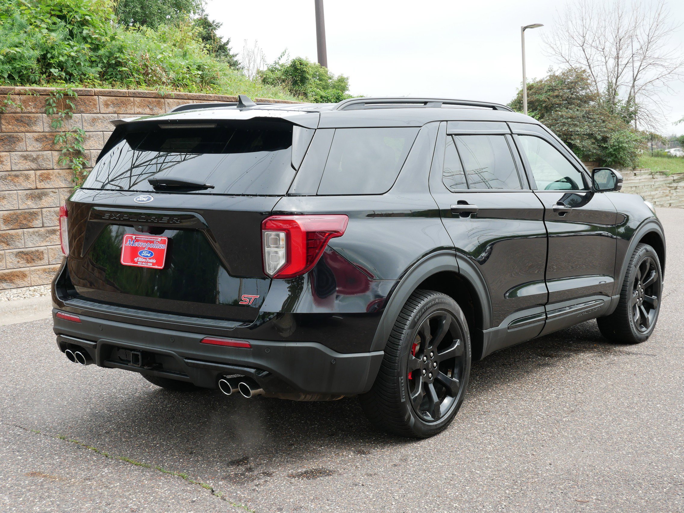 2022 Ford Explorer ST photo 3