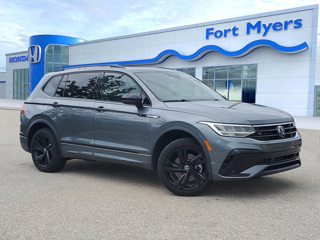 2024 Volkswagen Tiguan SE R-LINE BLACK's photo