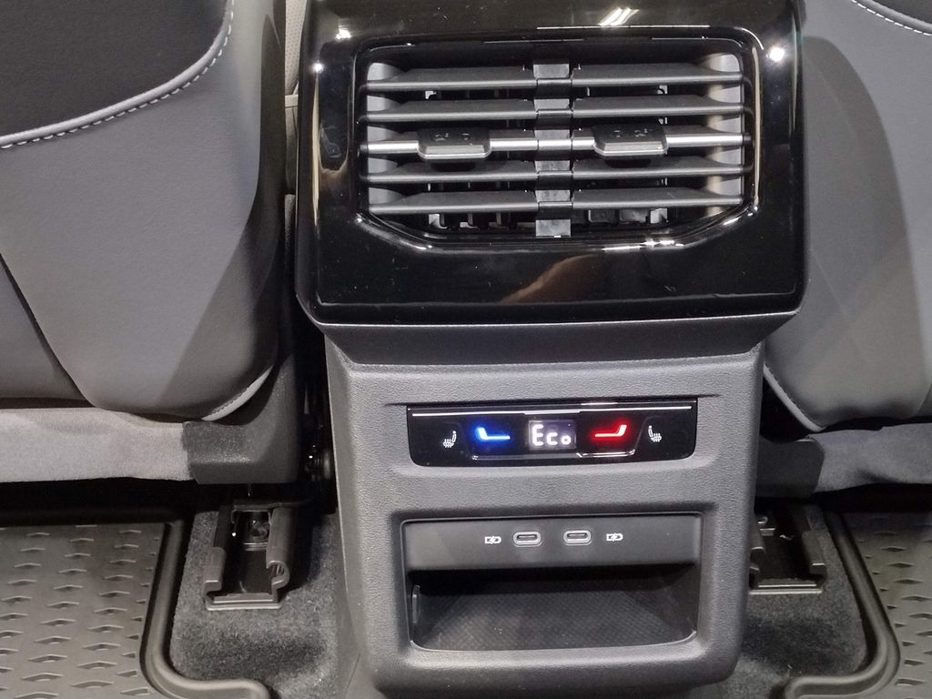 2025 Volkswagen ID.4 Pro Plus photo 30