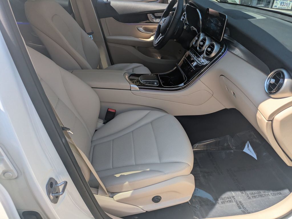 2022 Mercedes Benz GLC 300 photo 25