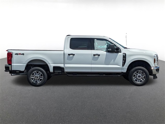 2025 Ford F-350 XLT photo 2