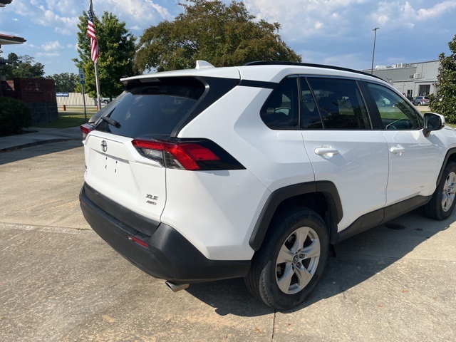 2021 Toyota RAV4 XLE photo 3