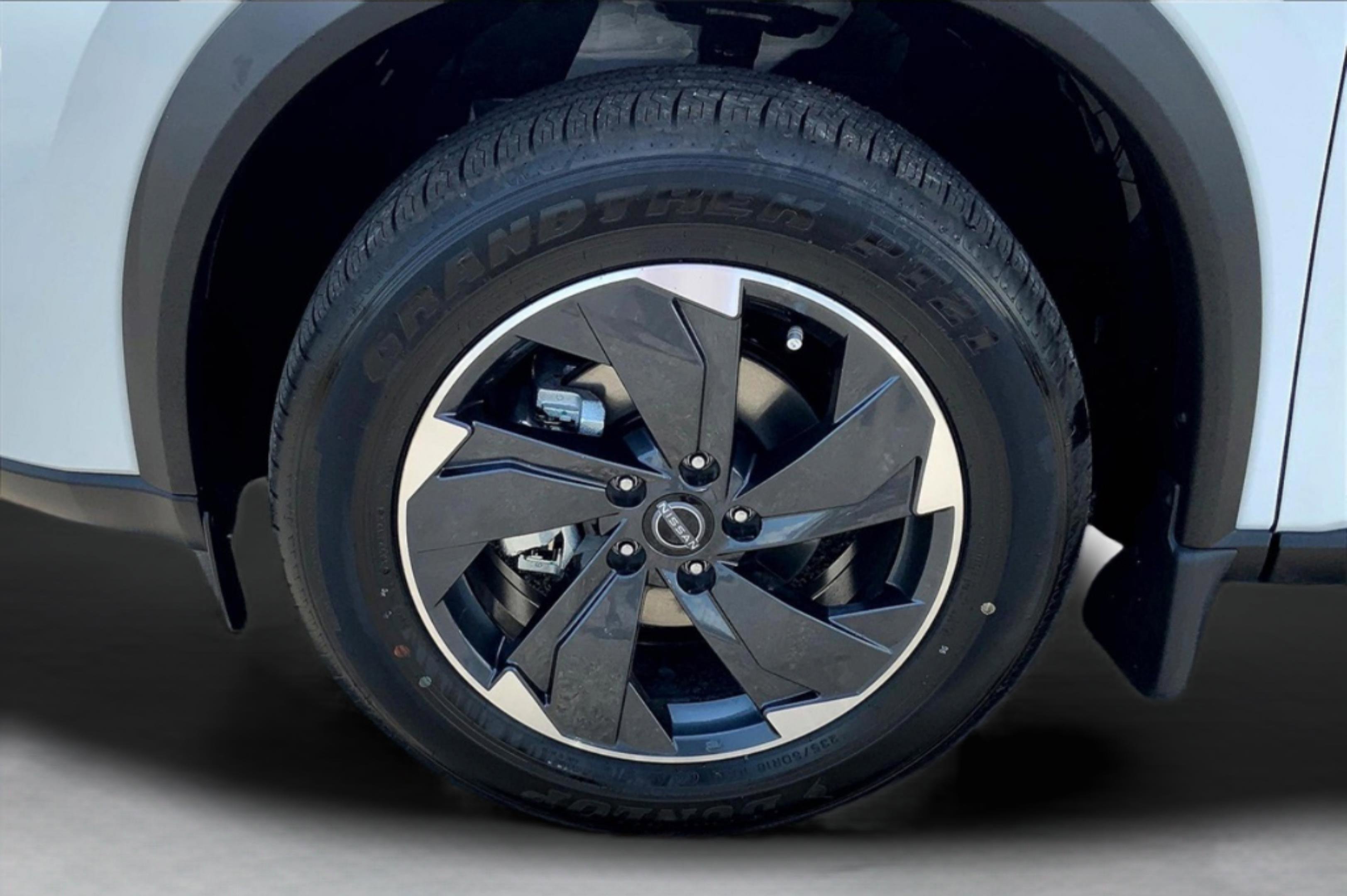 2025 Nissan Rogue SV photo 9