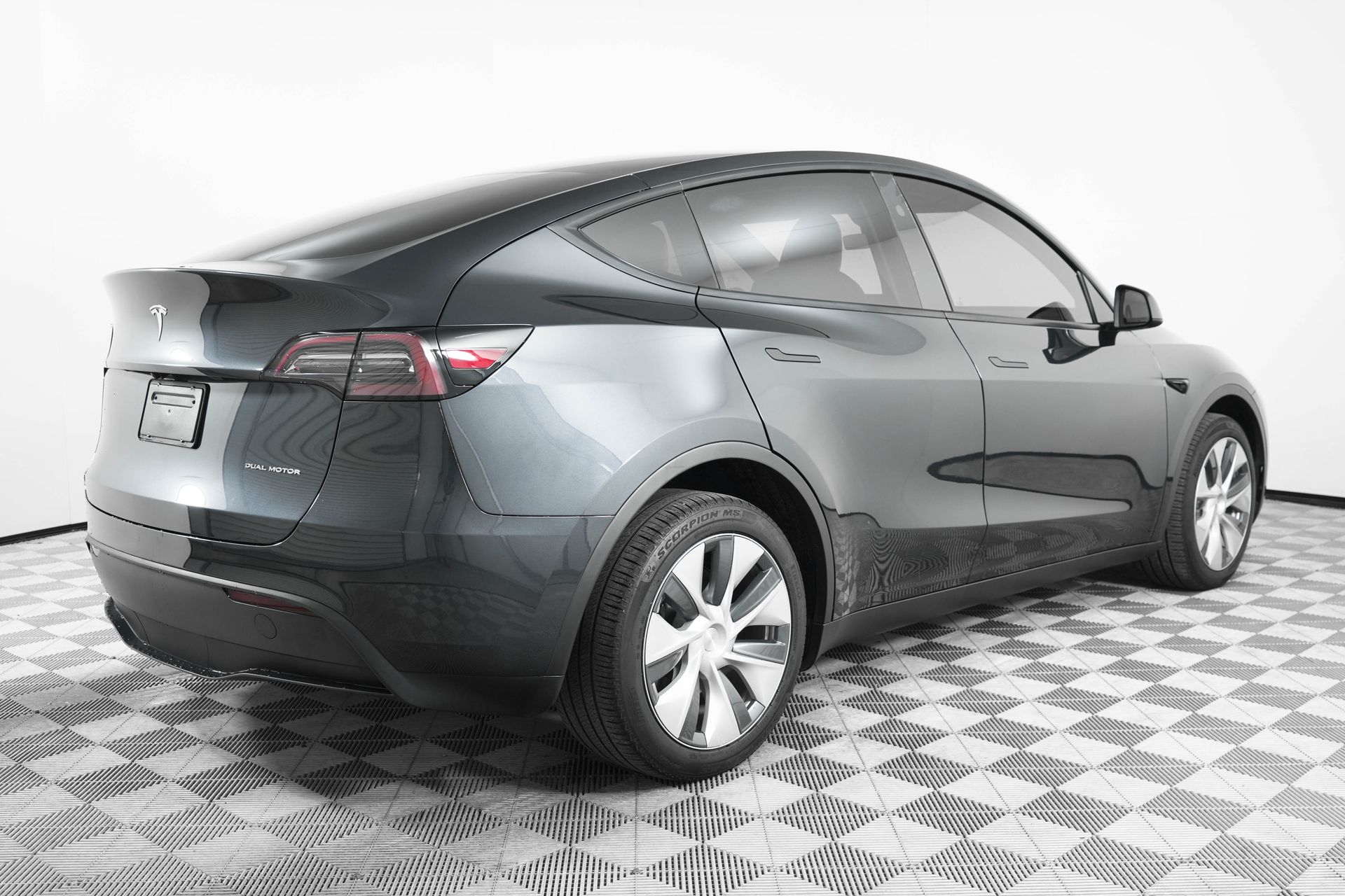 2024 Tesla Model Y Long Range photo 7