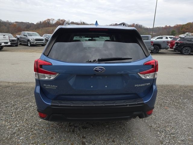 2022 Subaru Forester Premium photo 4