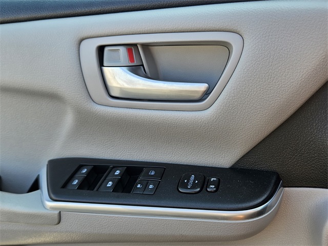 2017 Toyota Camry LE photo 23