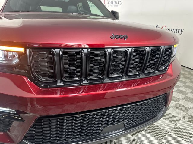 2025 Jeep Grand Cherokee Limited photo 3