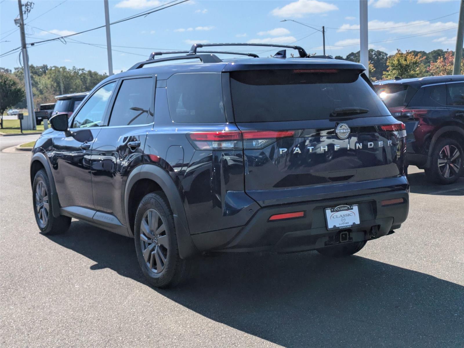 2025 Nissan Pathfinder SV photo 7