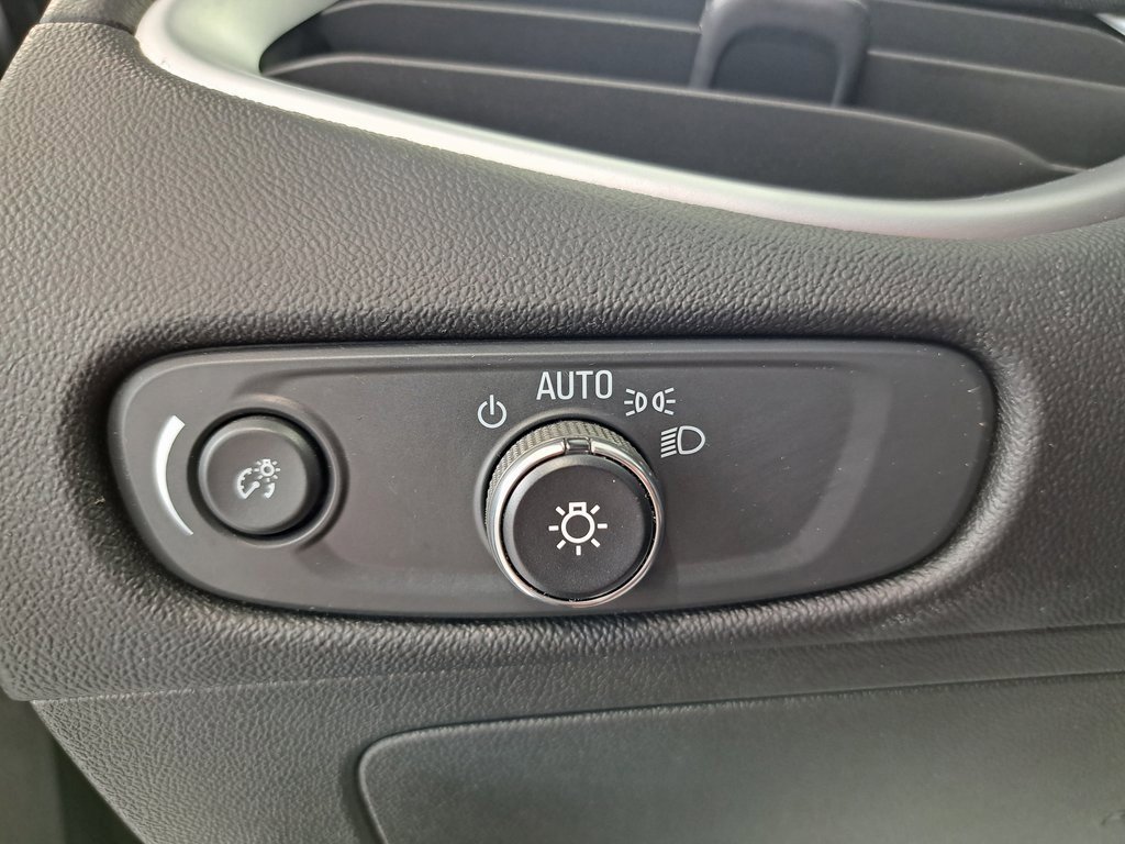 2023 Chevrolet Malibu 1LT photo 13