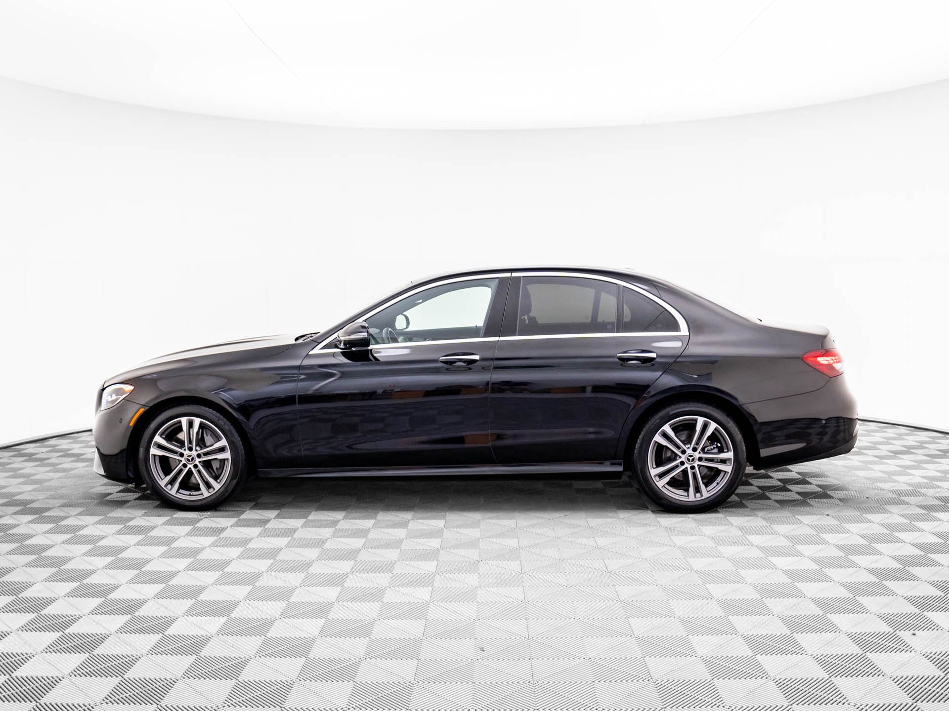 2021 Mercedes Benz E 350 4MATIC photo 4