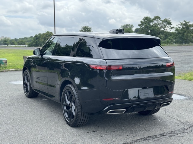 2025 Land Rover Range Rover Sport SE photo 3
