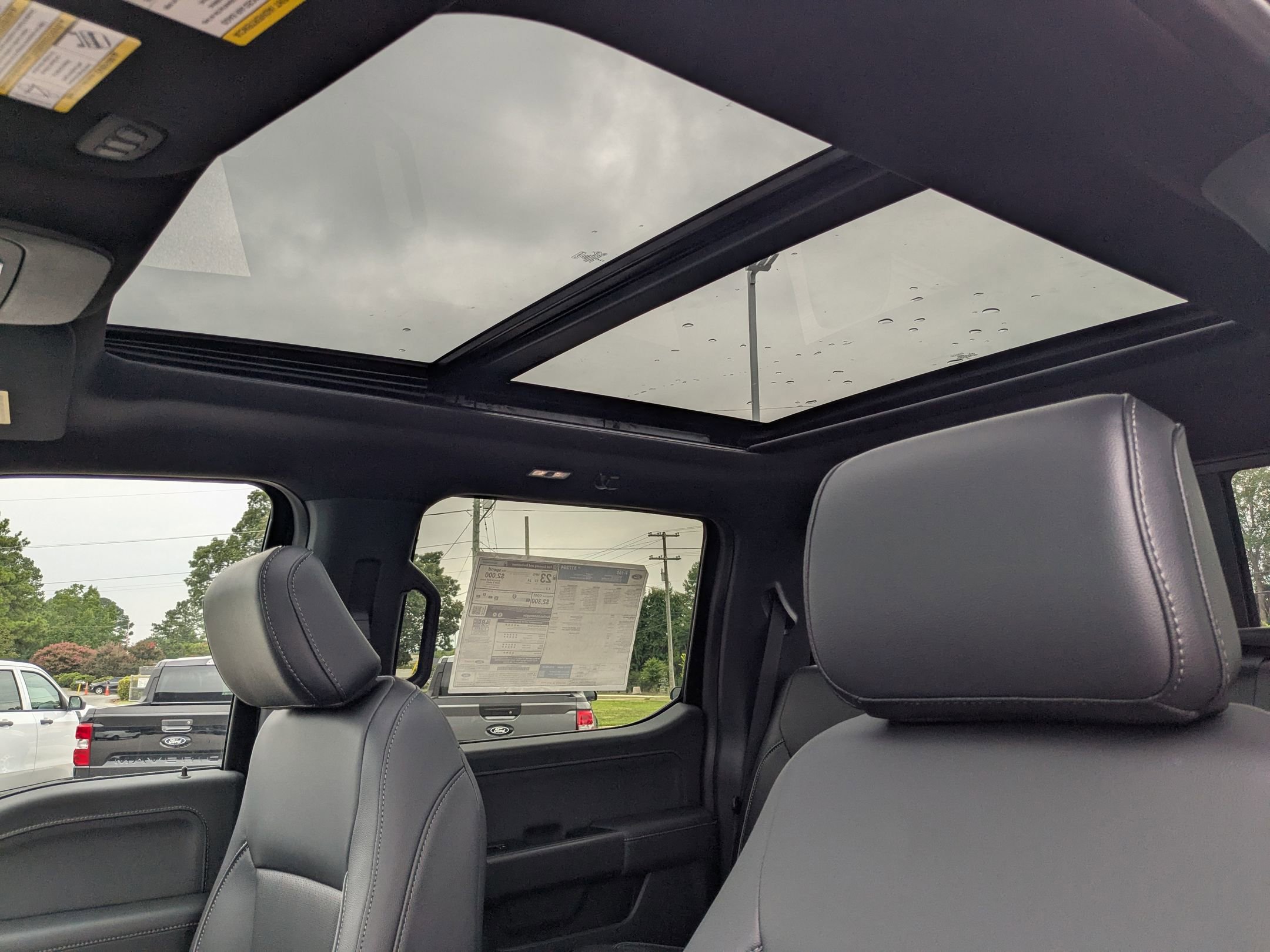 2025 Ford F-150 Lariat photo 17