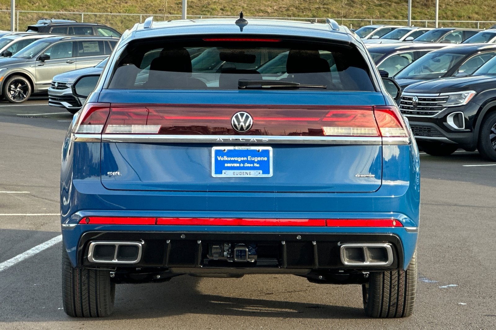 2025 Volkswagen Atlas Cross Sport SEL Premium R-Line photo 4