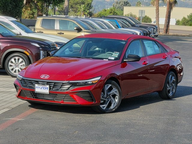 2025 Hyundai Elantra SEL Sport photo 2