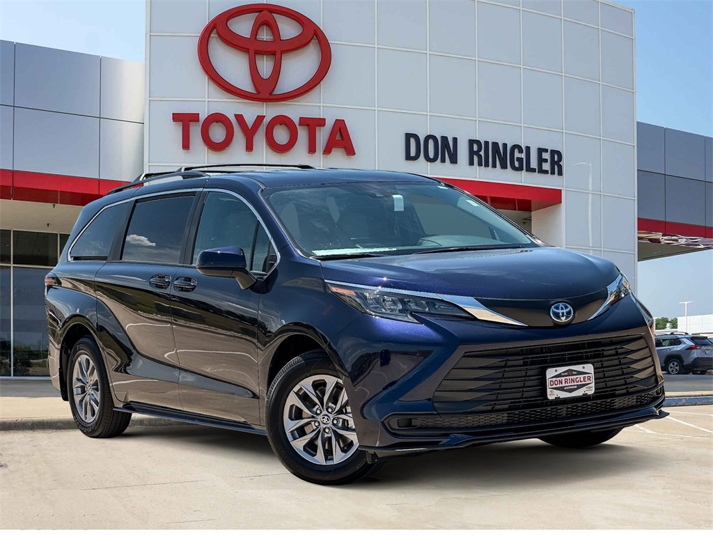 2025 Toyota Sienna LE