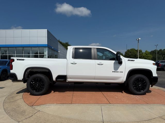 2025 Chevrolet Silverado 2500HD LT photo 3