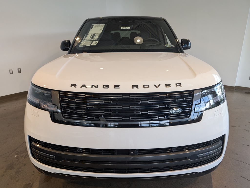 2025 Land Rover Range Rover SE photo 2