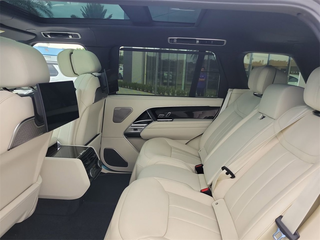 2025 Land Rover Range Rover Autobiography photo 12