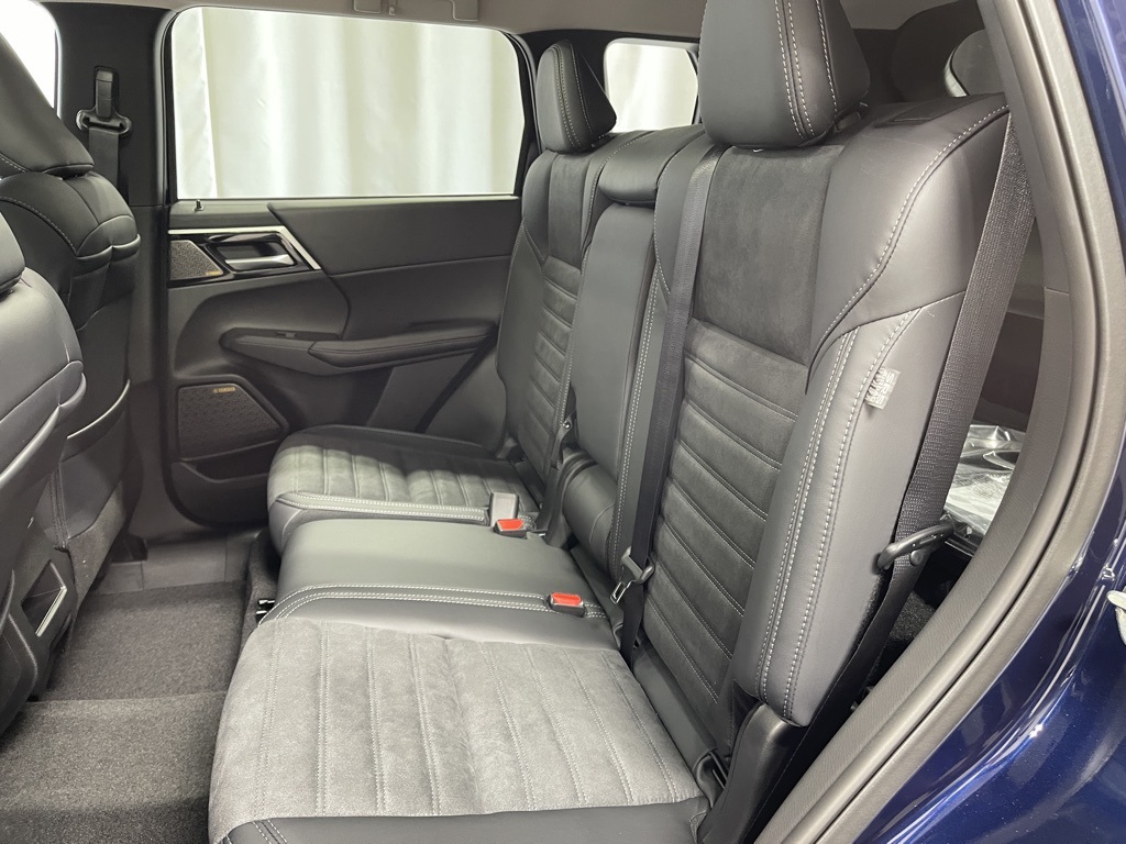2025 Mitsubishi Outlander SE photo 23