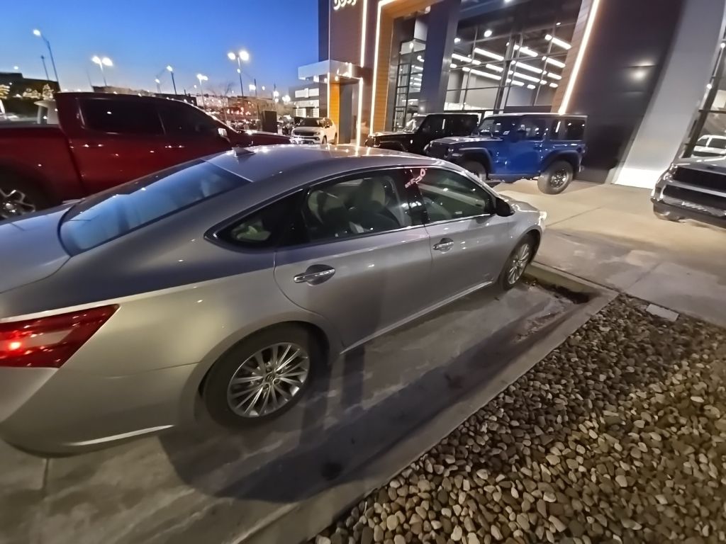 2016 Toyota Avalon Limited's photo