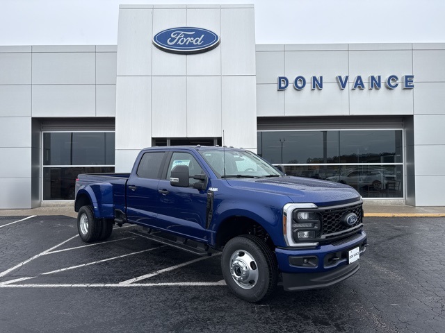 2026 Ford F-350 Super Duty XL's photo