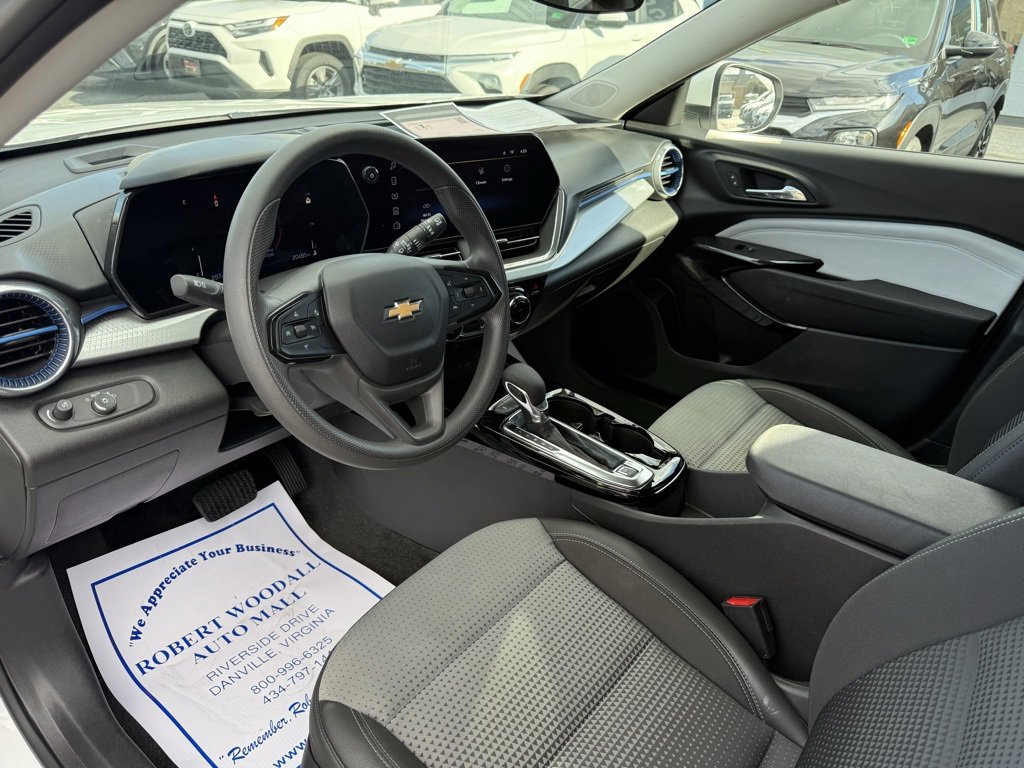 2024 Chevrolet Trax LT photo 17