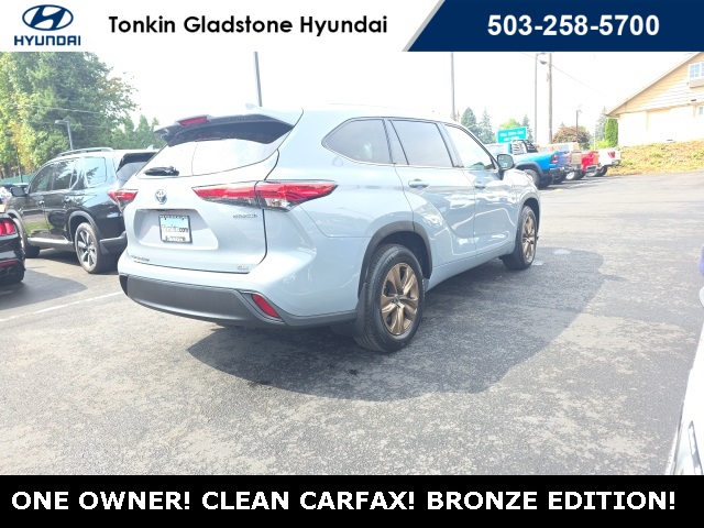 2022 Toyota Highlander Hybrid Bronze Edition photo 3