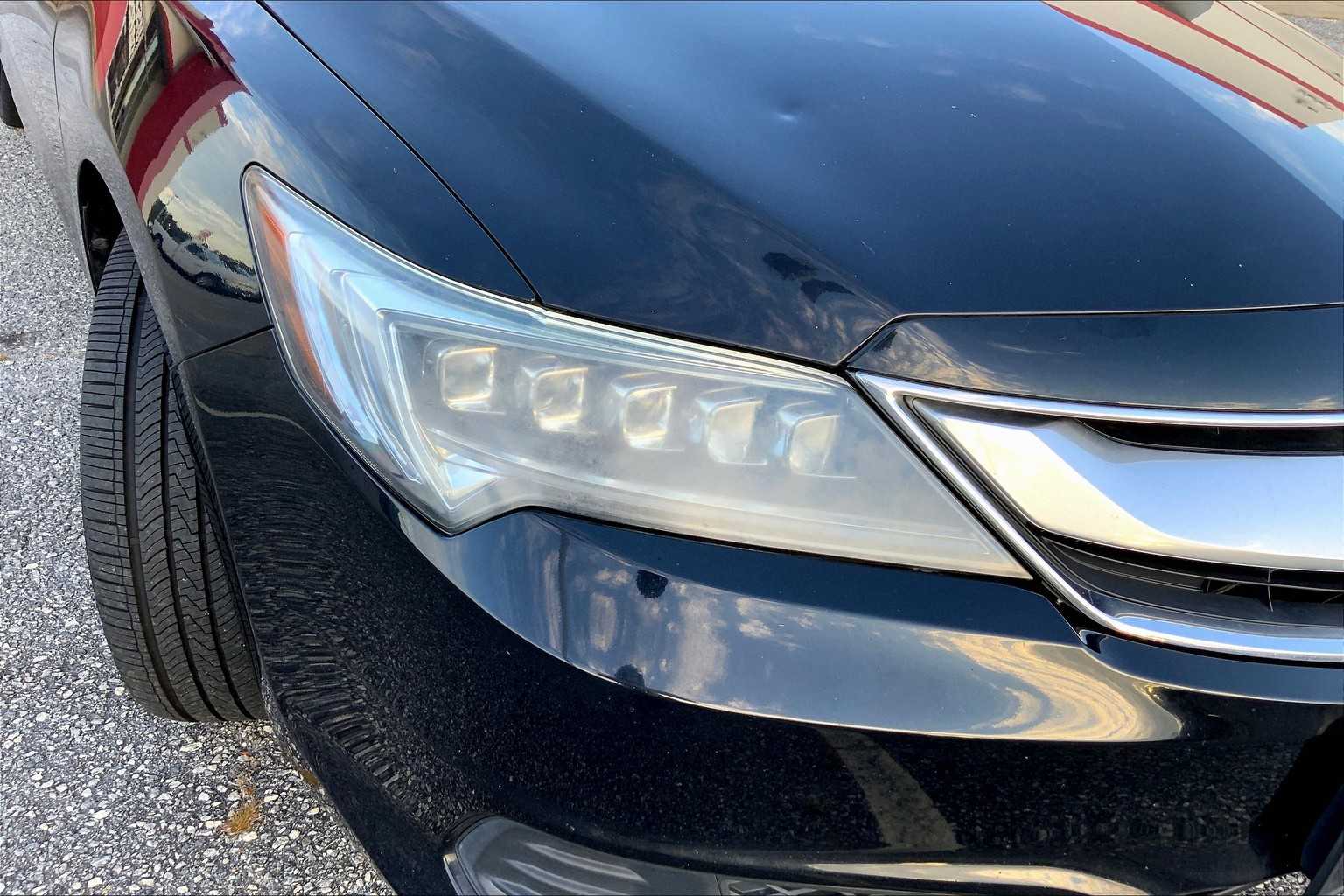 2017 Acura ILX Base photo 26